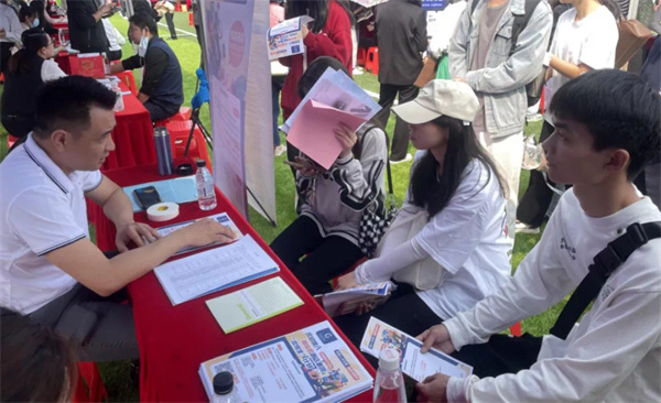 2、2023年清遠市「千企萬崗進校園、校企融合促發展」招聘展示活動（通訊員供圖） .jpg