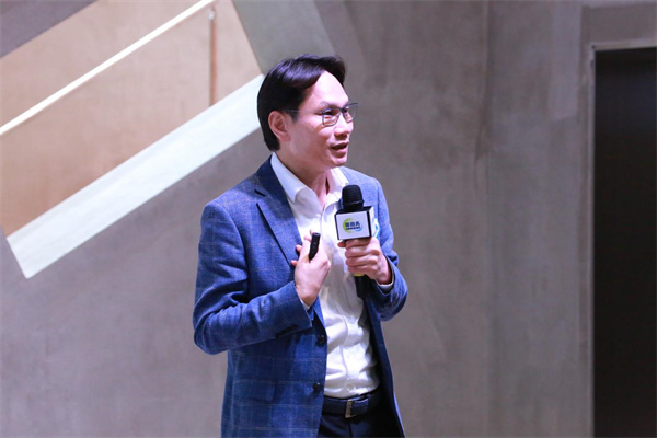 图片2 前沿上市途徑及文化融資主題演講 王干文先生.jpg