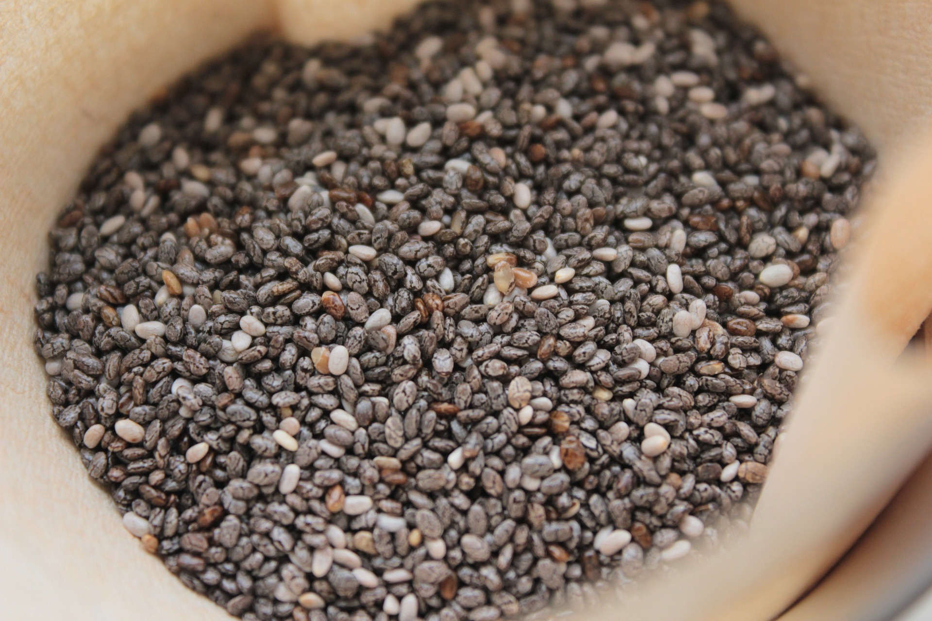chia-seeds-ga5b8dfa6e_1920.jpg