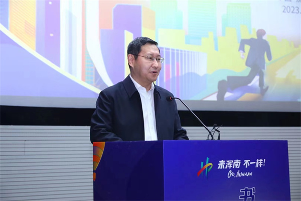 图2 瀋陽渾南區委書記閆占峰.jpg