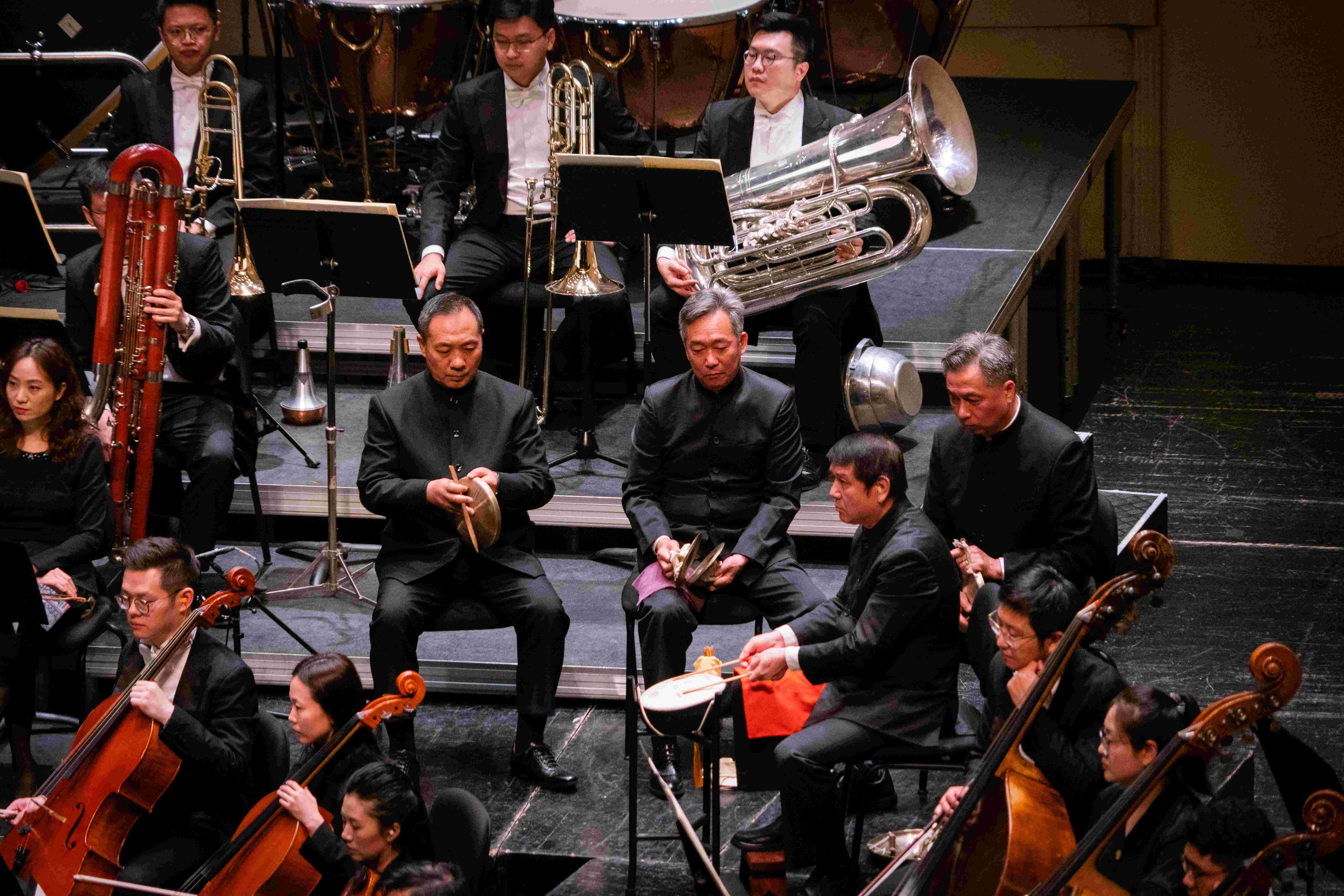 圖1圖說：管弦樂隊與民族樂器亮相音樂會現場.jpg