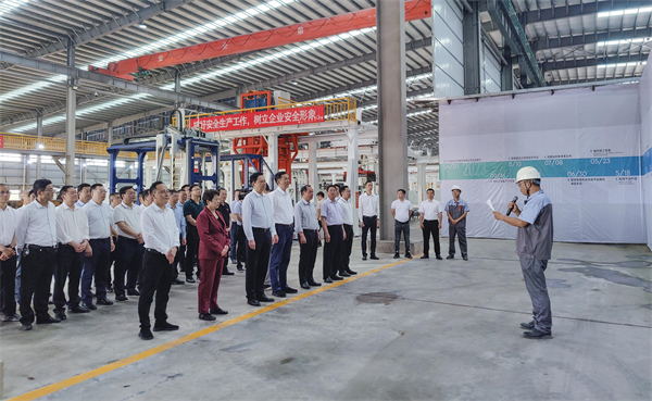 图1:驰阳年产90万立方 ALC 新型墙材生产线项目投产现场 陈泽浩摄.jpg