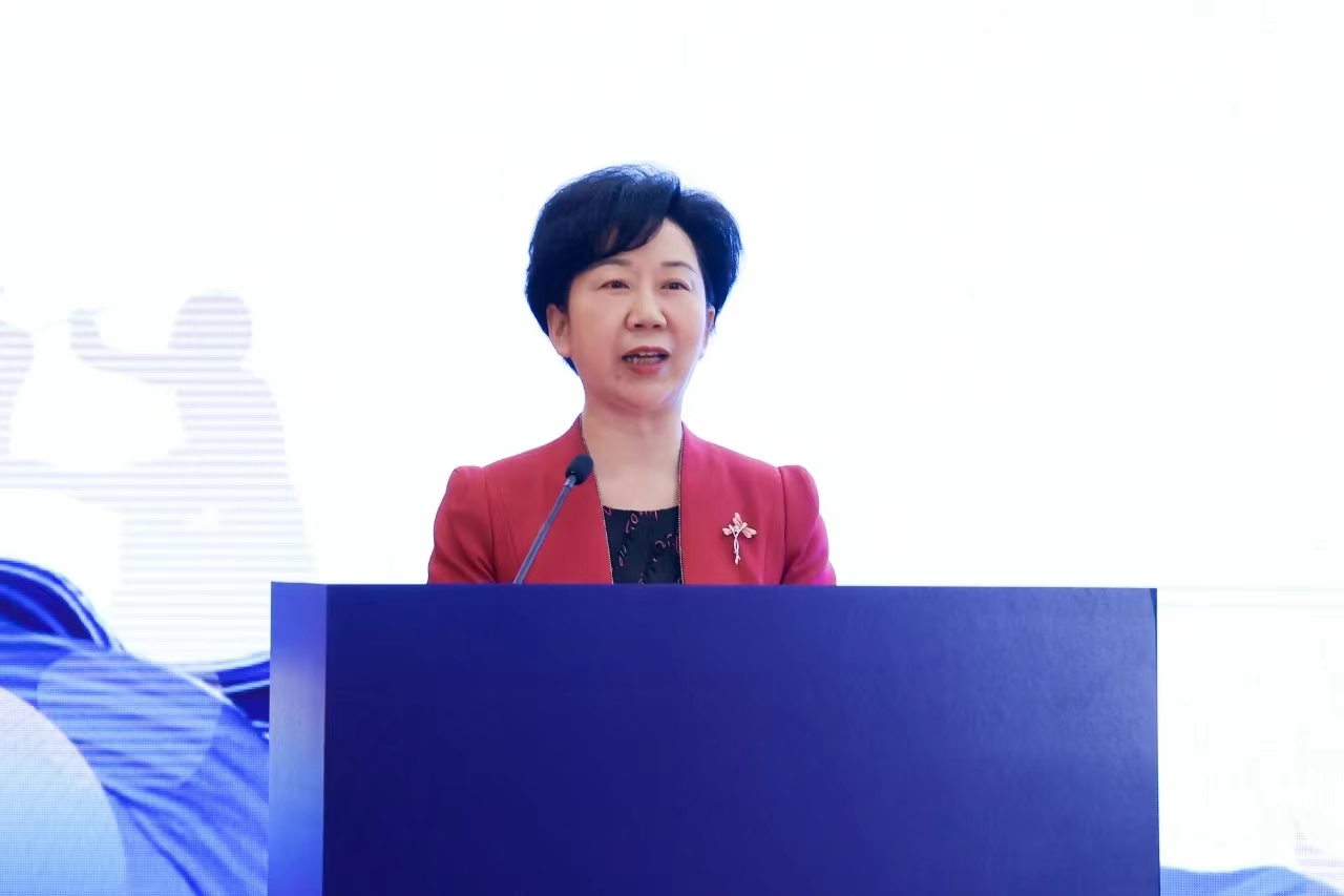 图一 景德镇市市长胡雪梅致辞.jpg