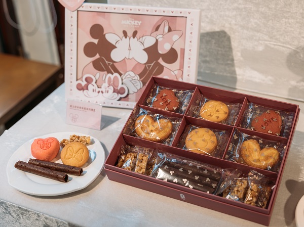 01_迪士尼百年好合婚嫁系列_奇華餅家_迪士尼米奇米妮禮盒_售價每盒港幣$168元_1.jpg