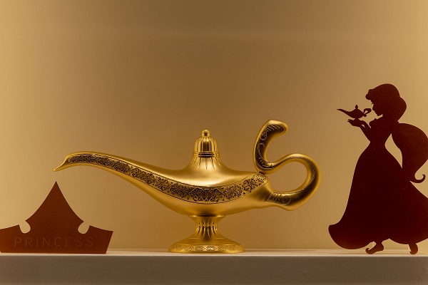 02_1_迪士尼百年好合婚嫁系列_周大福_迪士尼公主系列《阿拉丁》足金神燈擺件_售價港幣$268,000元_1.jpg