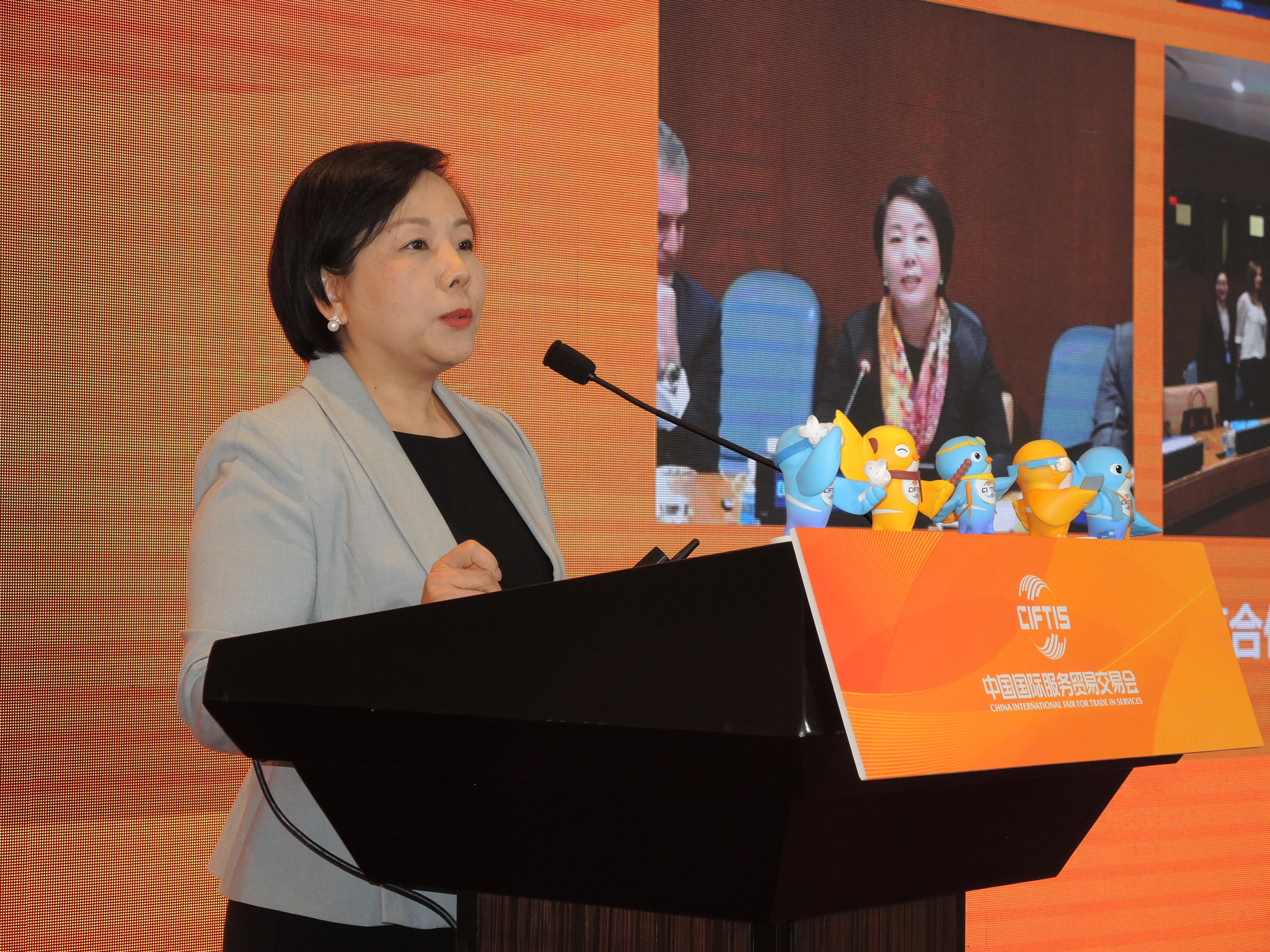 图片5:服贸会参会企业代表——盈科国际创始合伙人、全球合伙人、盈科全球董事会执行主任杨琳发言.JPG