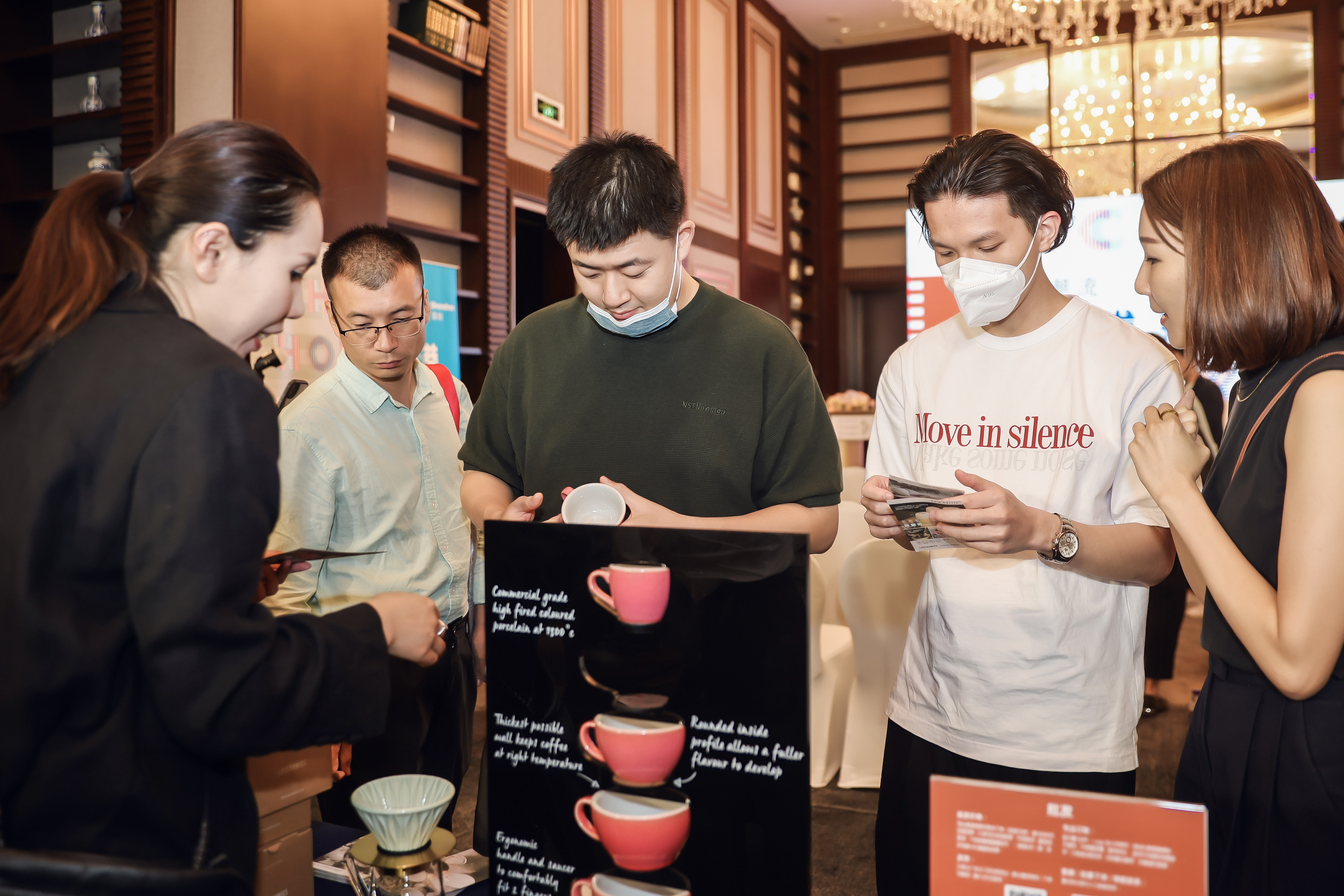 圖片2：媒體現場體驗香港品牌產品 (1).jpg