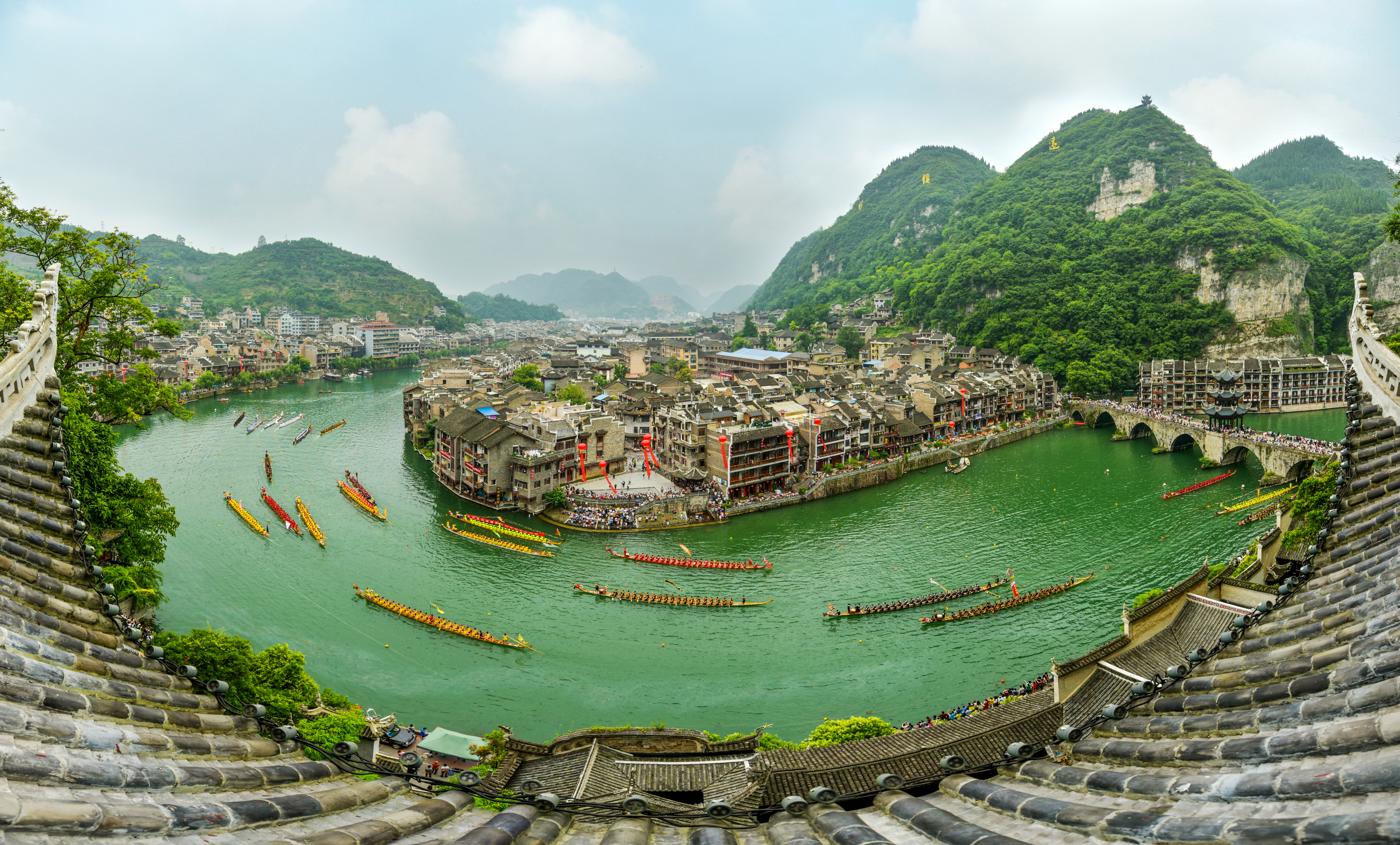 镇远端午节全景(骆绍勇  摄).jpg