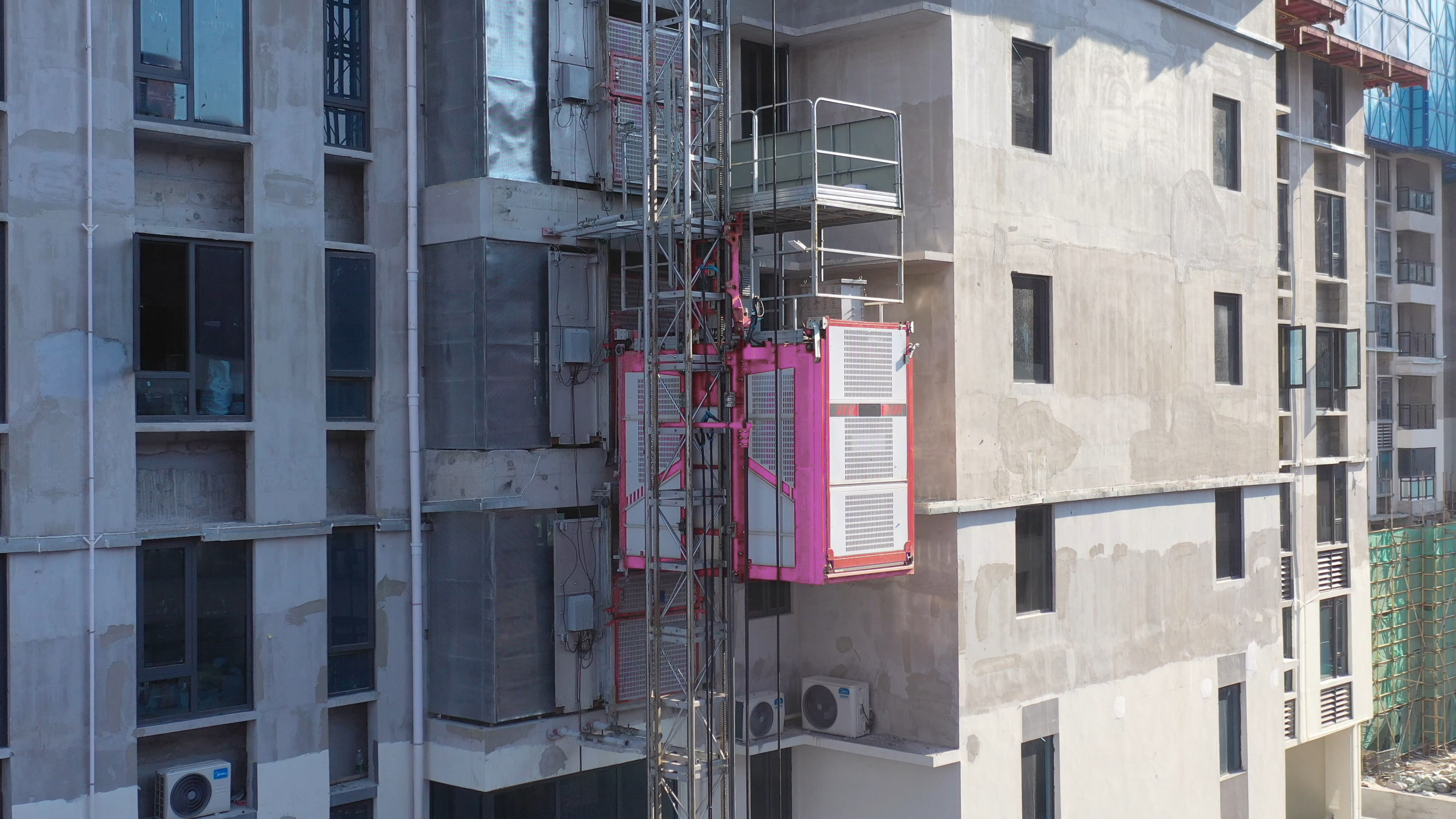 5 智能施工升降机.jpg