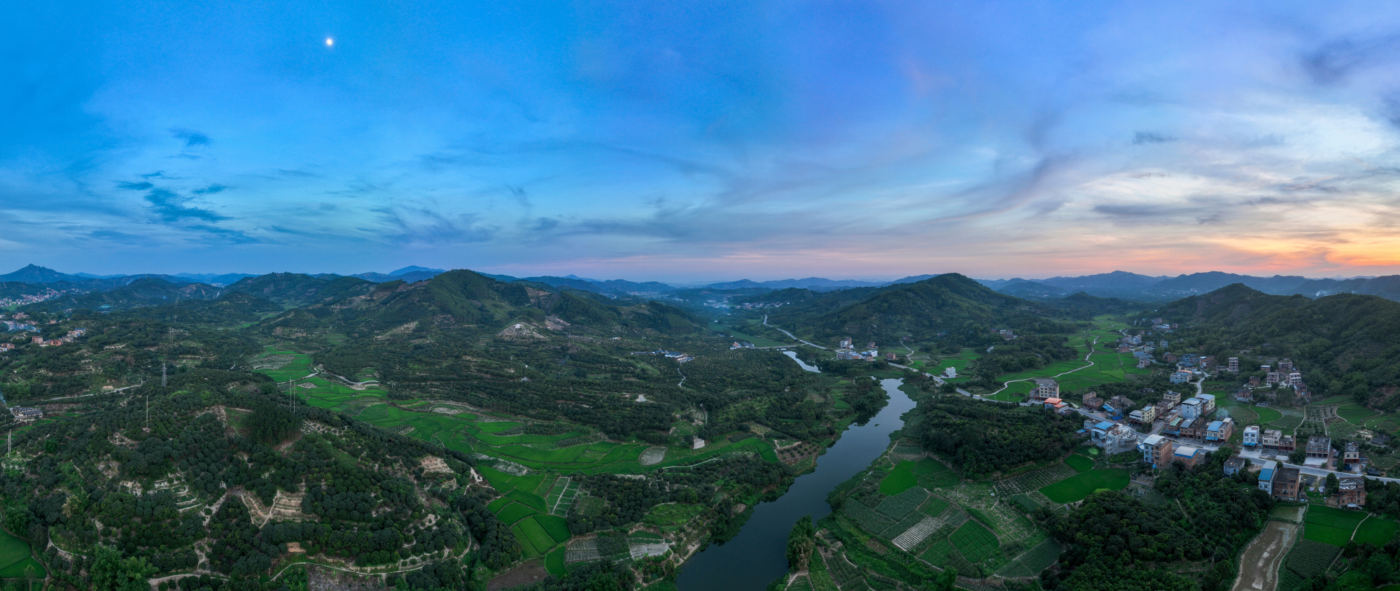 2、新棠鎮荔江人家荔枝產業示範區全景 陸敏 攝.jpg