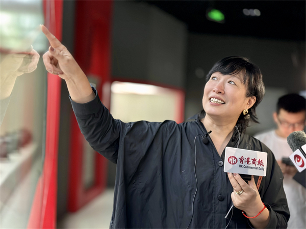 香港港真傳媒社長郭靈接受本報記者採訪(孫磊 攝).jpg