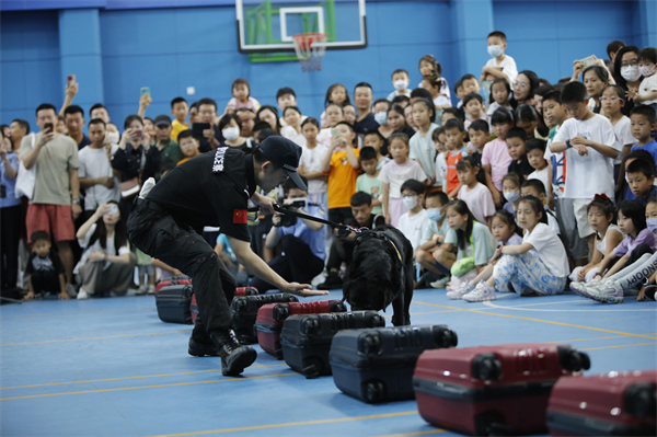 (2)深圳海關舉辦“國門禁毒開放日”活動 深關宣供圖.jpg