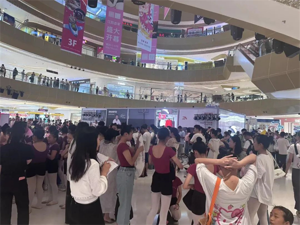 图一 宜春润达购物中心必“粽”嘉年华活动.jpg