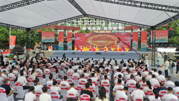 图三 萍“湘”美食文化节在莲花县火热开幕.jpg