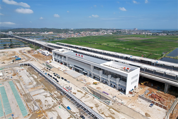 圖2為汕汕高鐵惠來站建設現場。林潔松 攝.jpg