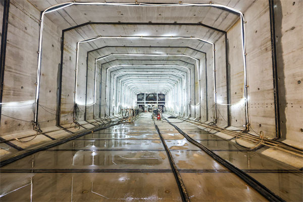 右线成型隧道.jpg