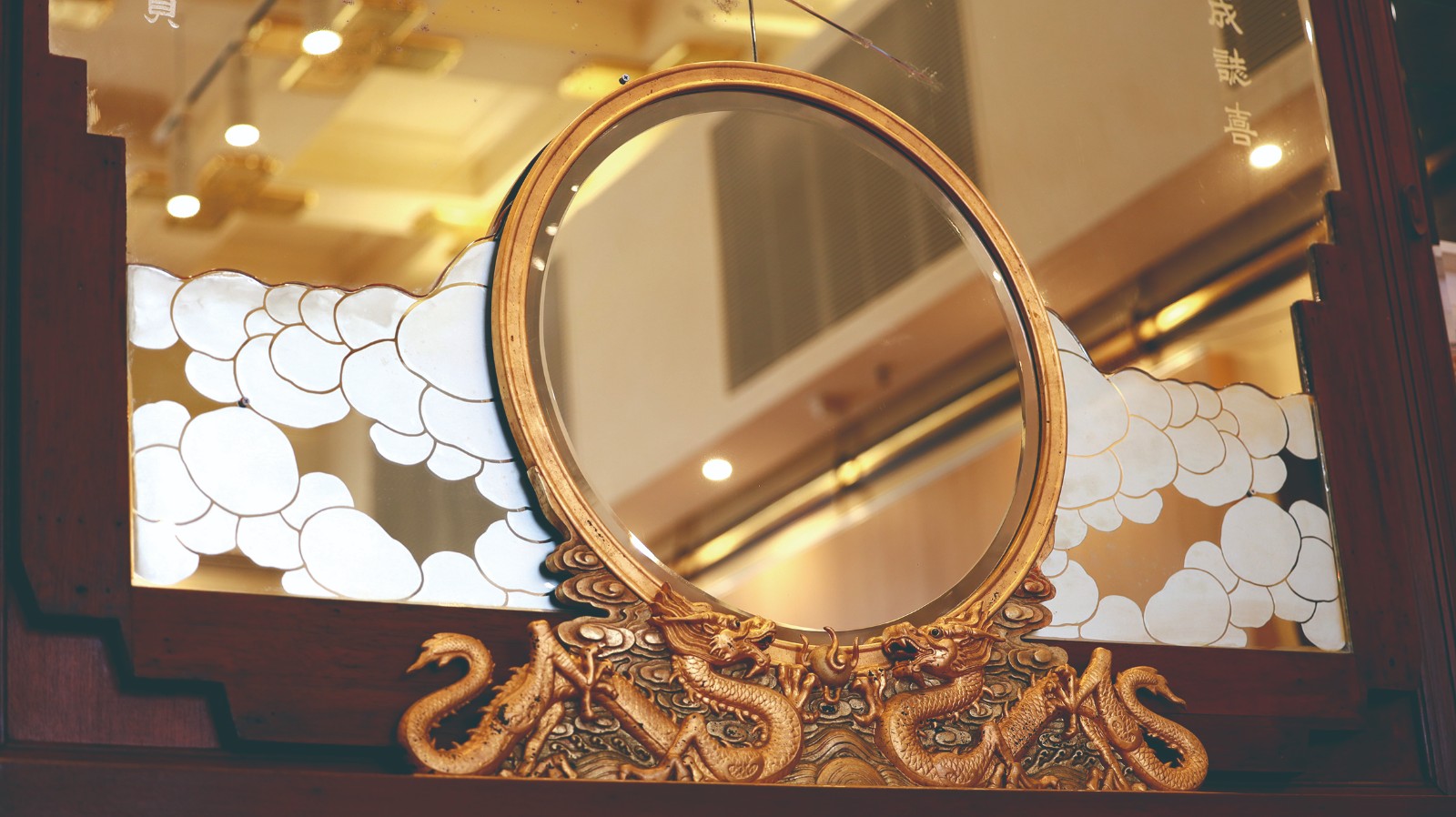 雙龍戲珠玻璃鏡.JPG