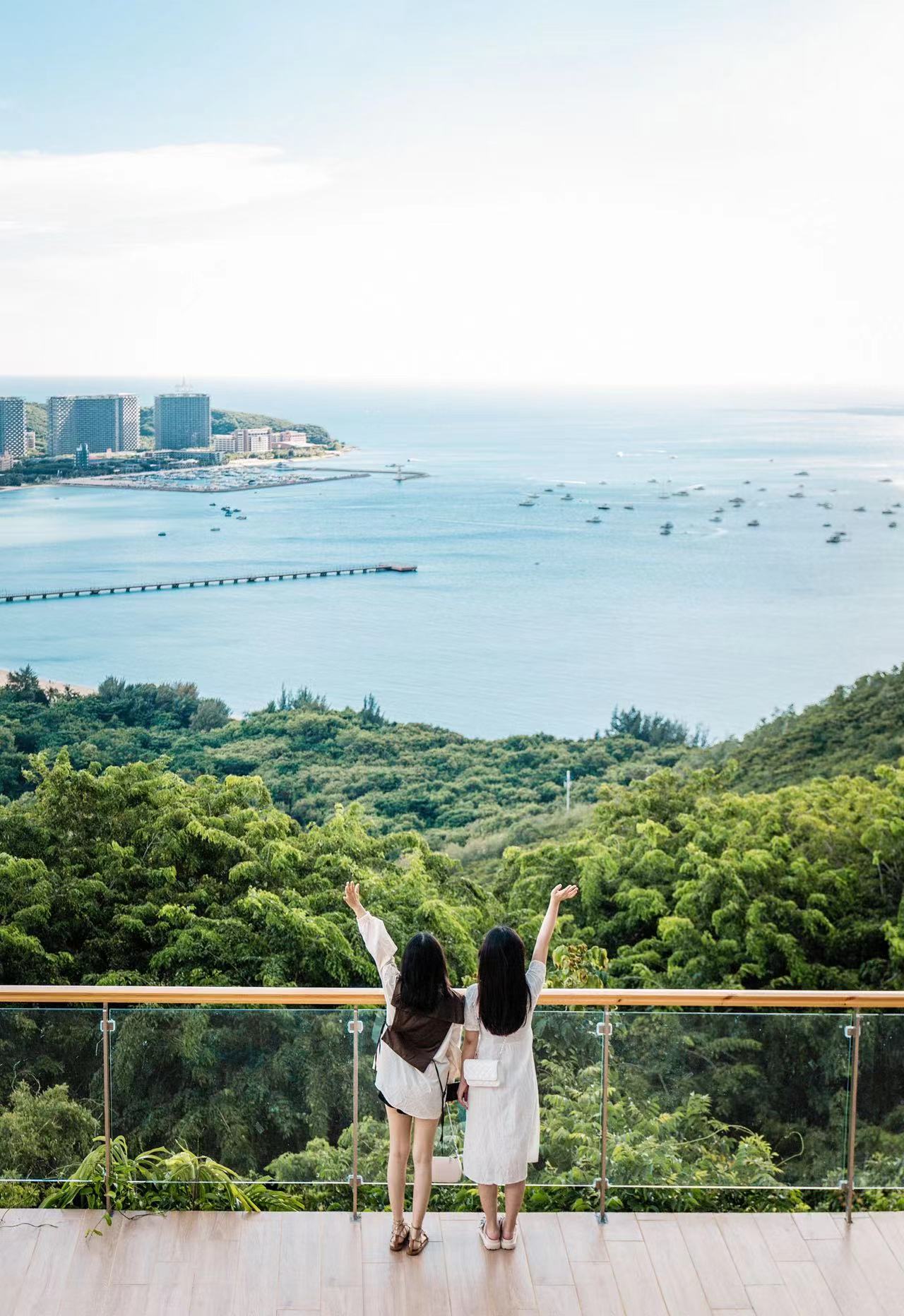 圖1 向三亞的海問聲好  李虎虎供圖.jpg