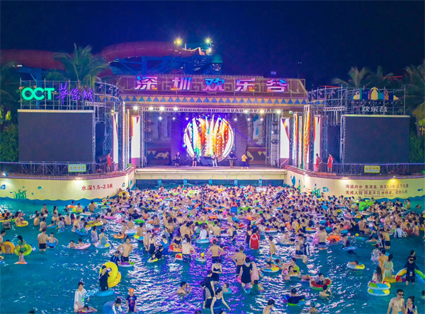 热闹的音乐节在水公园主舞台上演.jpg