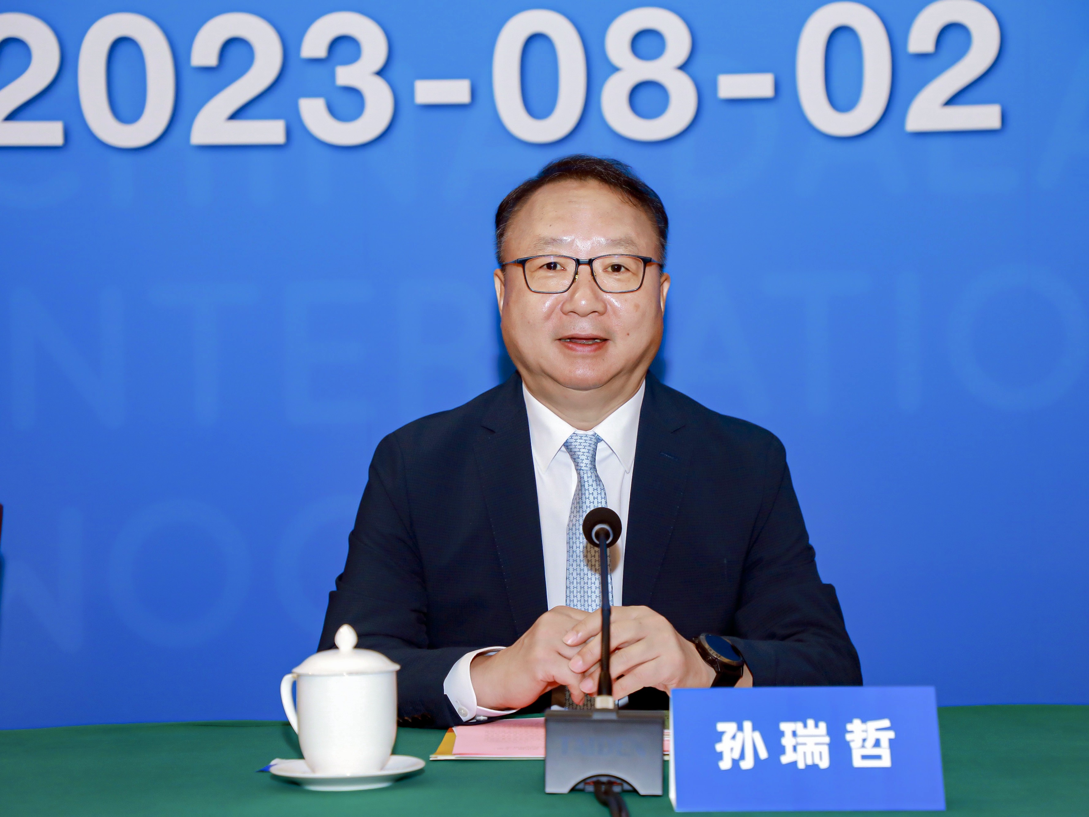 图片2 中国纺织工业联合会会长孙瑞哲致辞.jpg