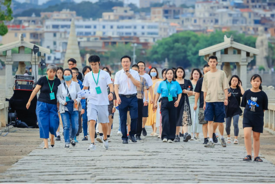 圖二：申遺專家帶隊走進福建泉州洛陽橋.png