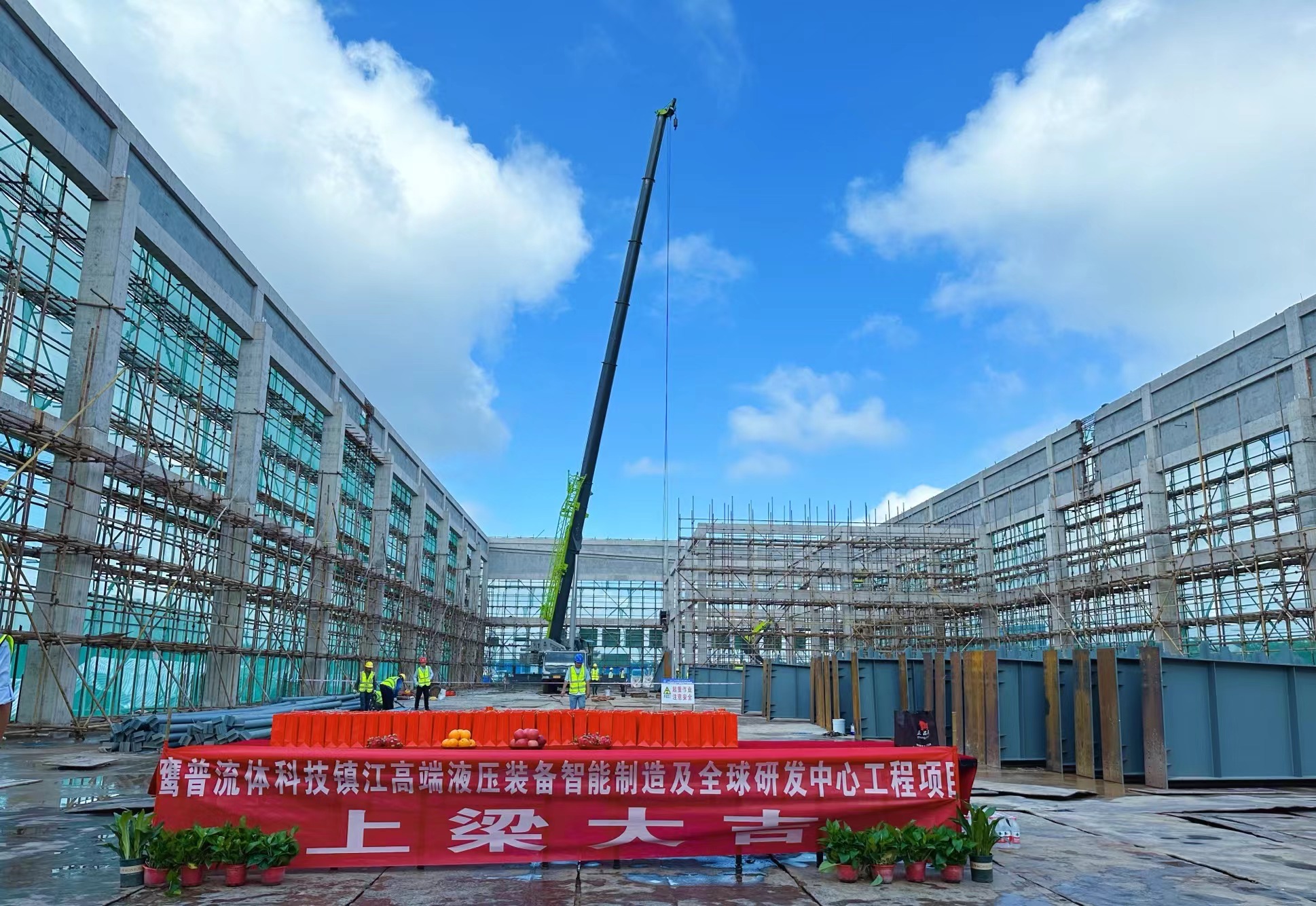 圖4:7月,鷹普高端液壓裝備智能製造及全球研發中心項目完成“上梁”(許微 攝).jpg