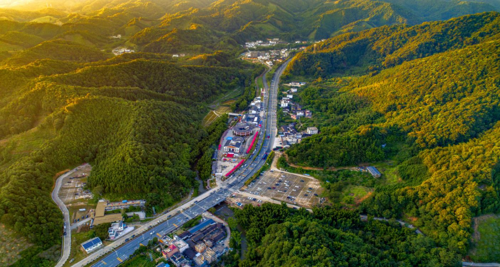3.从化吕田镇莲麻小镇（李丽平 摄）.png