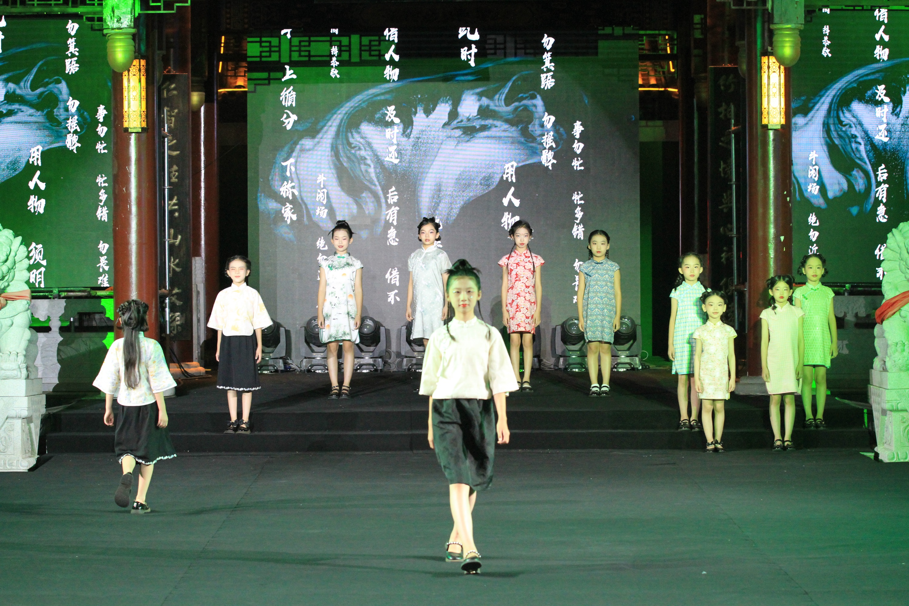 2023 8 23 沈阳旗袍节之皇寺 (2).JPG