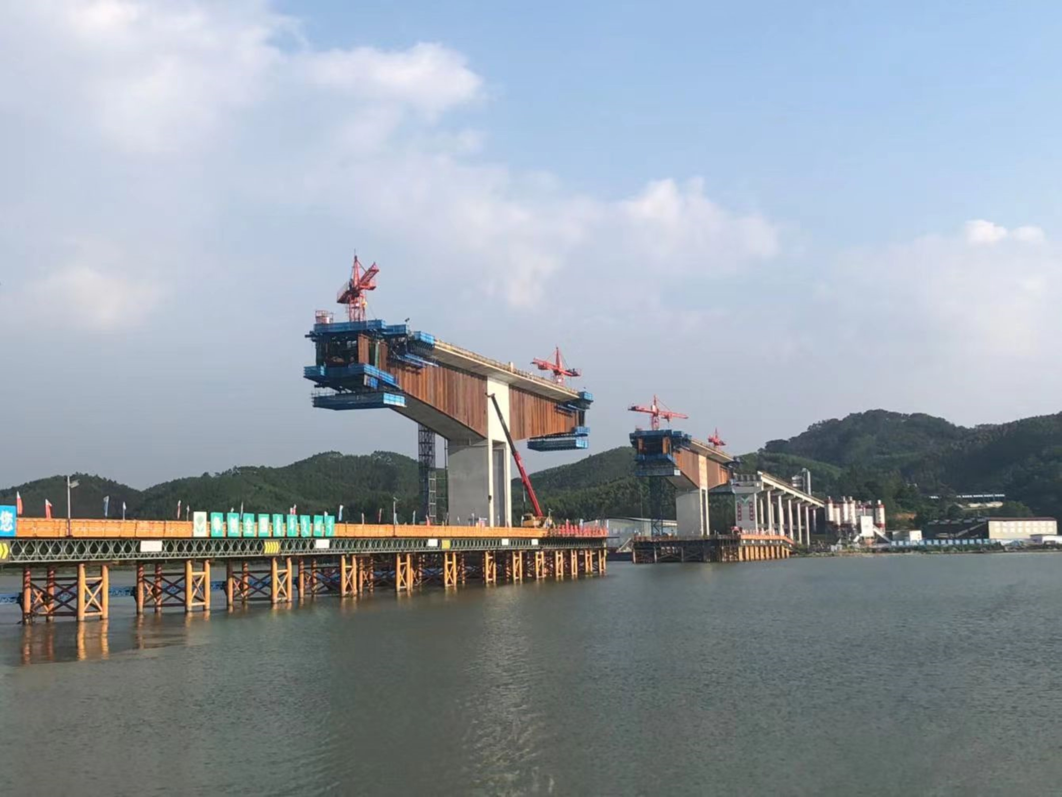 圖三：橫州飛龍大橋施工段.jpg