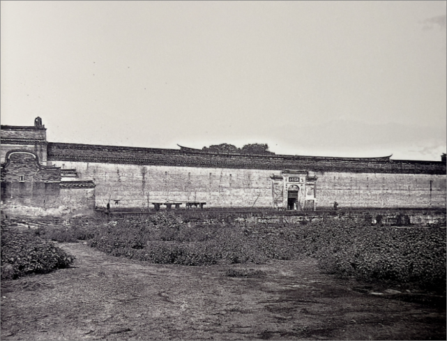 龙岗的客家围屋 罗伯特·拉里莫尔·彭德尔顿 1932年摄影（主讲嘉宾供图）.png