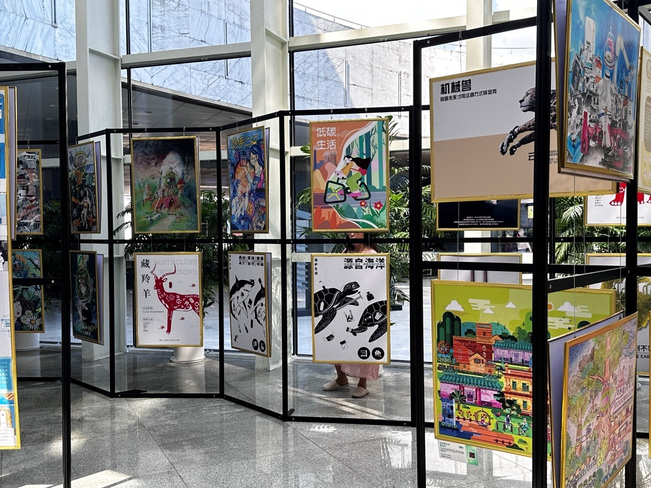平面科普作品展区.jpg