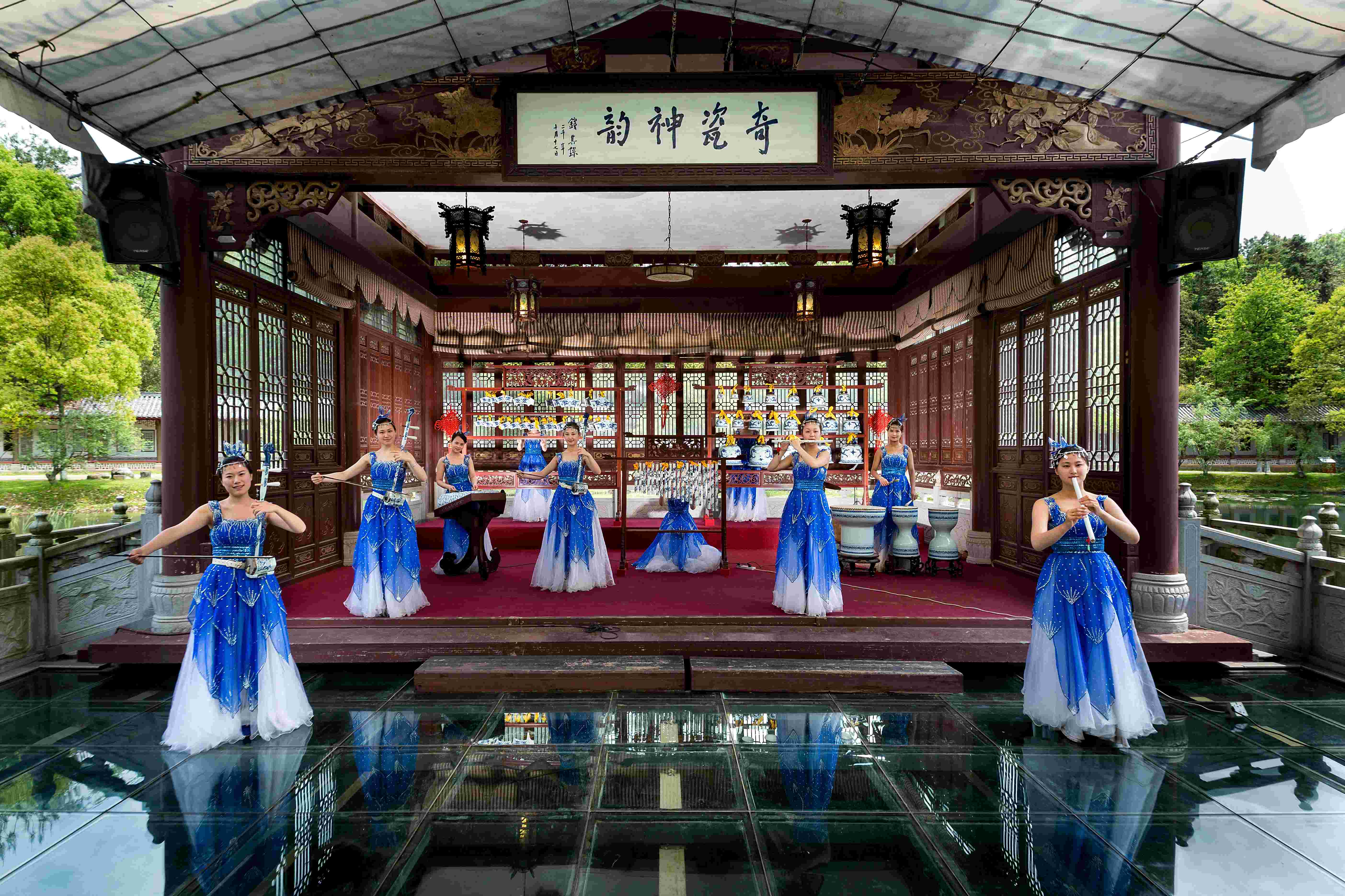 图1  “中国一绝·世界首创”瓷乐演奏(1).jpg