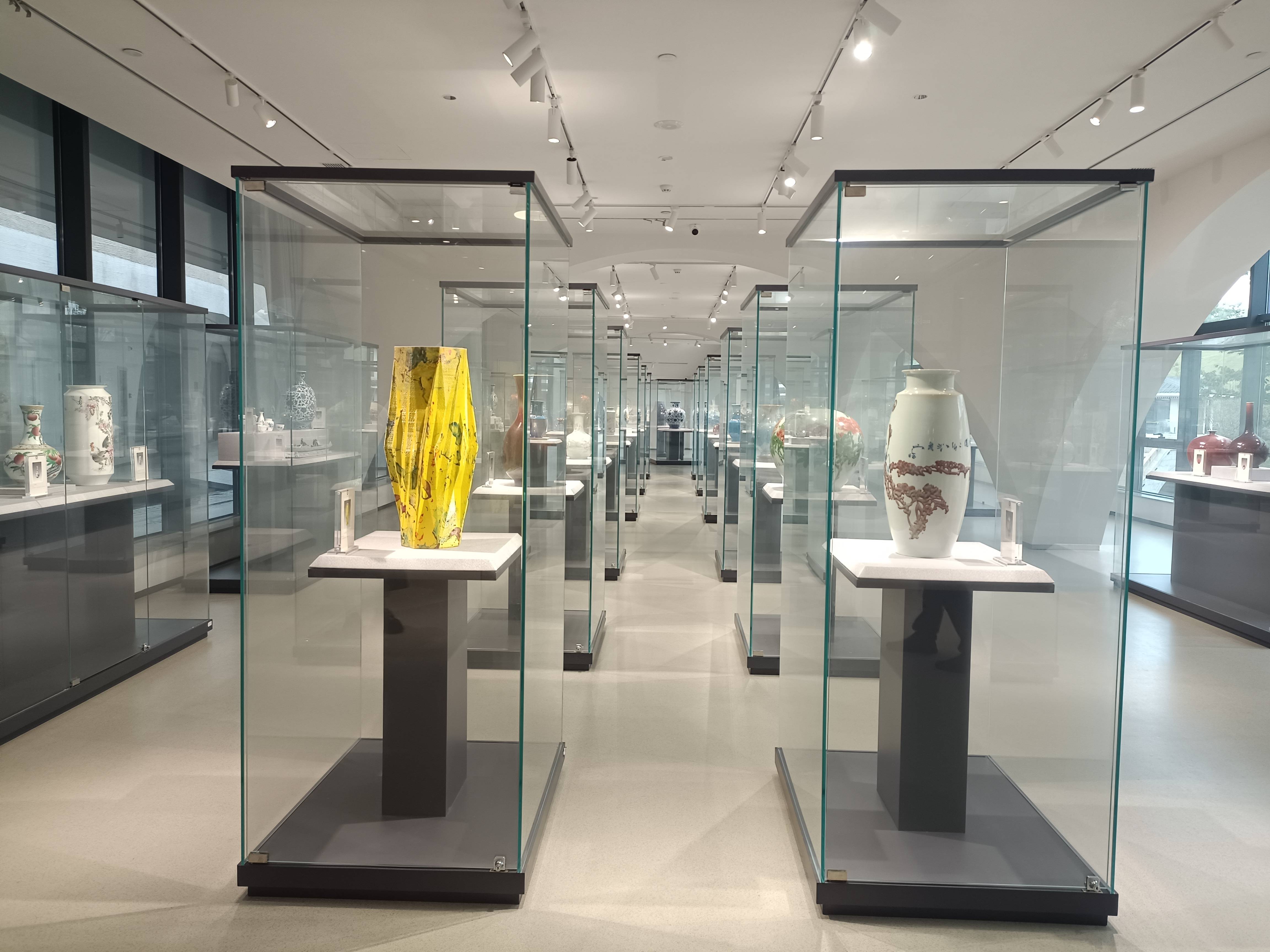 图5 景德镇非遗馆非遗作品展示厅(1).jpg