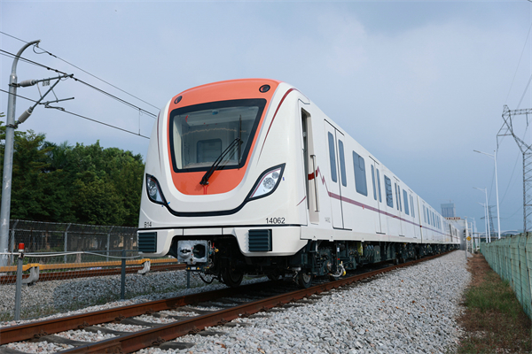 十四号线二期首列车2 陈涛坤摄.jpg