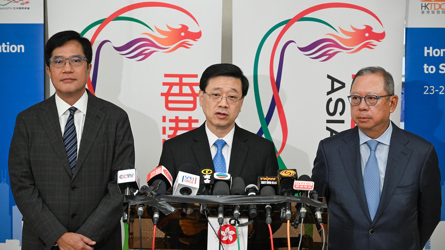 香港新加坡簽署7份合作備忘錄將盡快恢復公務員交流-香港商報