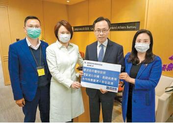首班包機先載滯漢港人