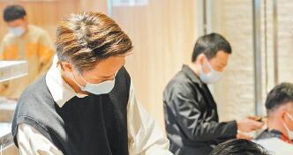 消費下滑數據腰斬 專家料回暖指日可待