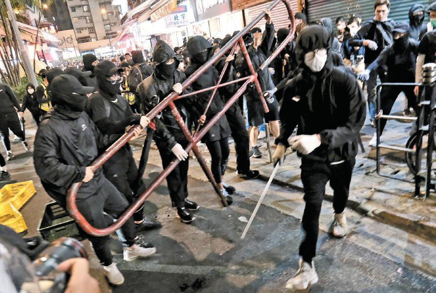 警方重兵驅散拘61人