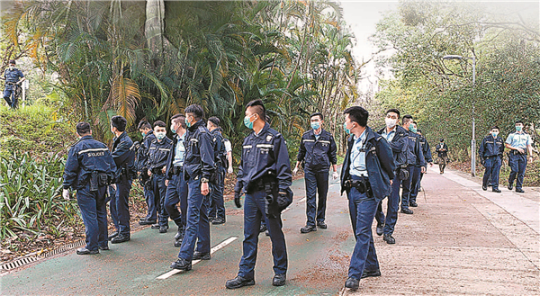 3中學生汽油彈掟警署被捕