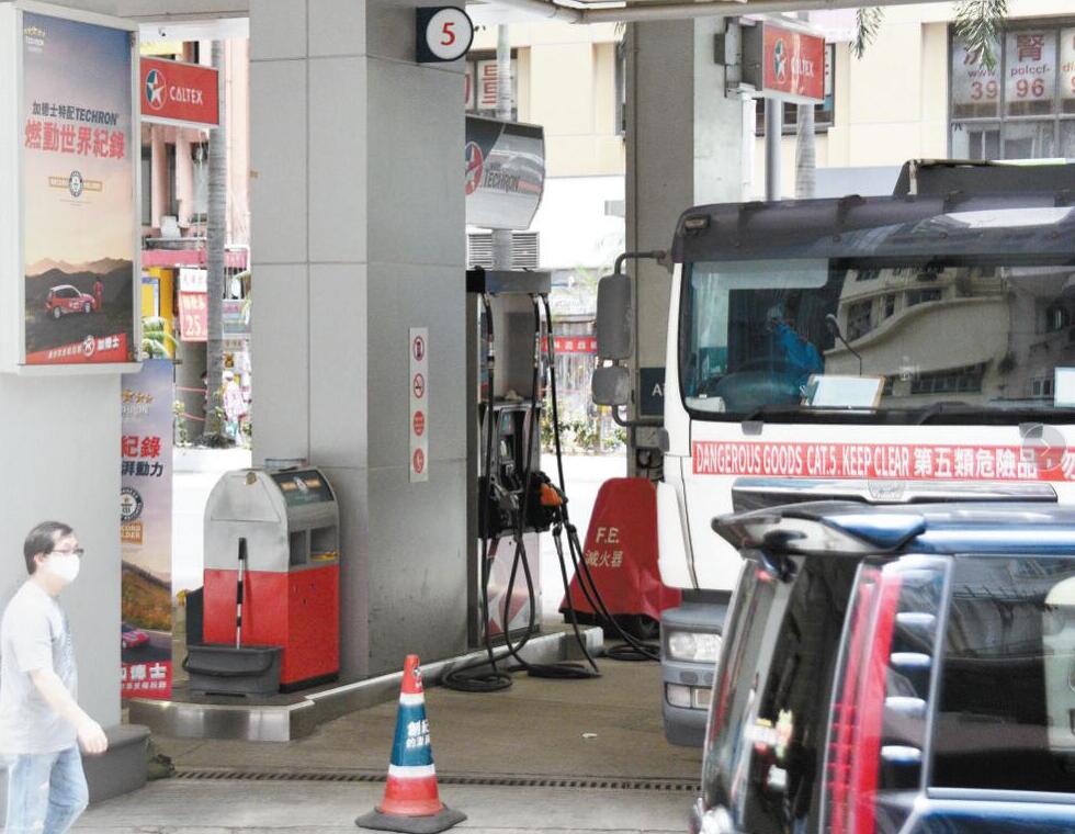 國際油價暴跌 港未跟隨惹爭議  車主為何仍捱貴油