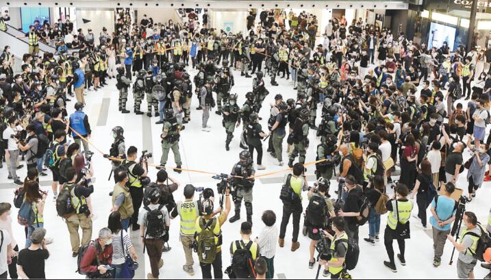 黑衣人無視限聚令企圖五一搞事 警方重兵布防震懾黑暴
