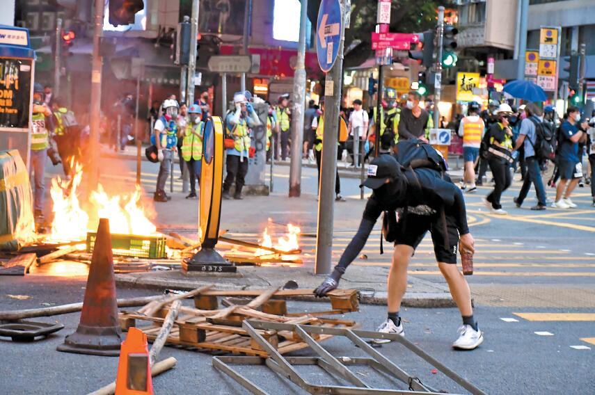 官媒長文回顧修例風波之一：煽惑、洗腦與撕裂