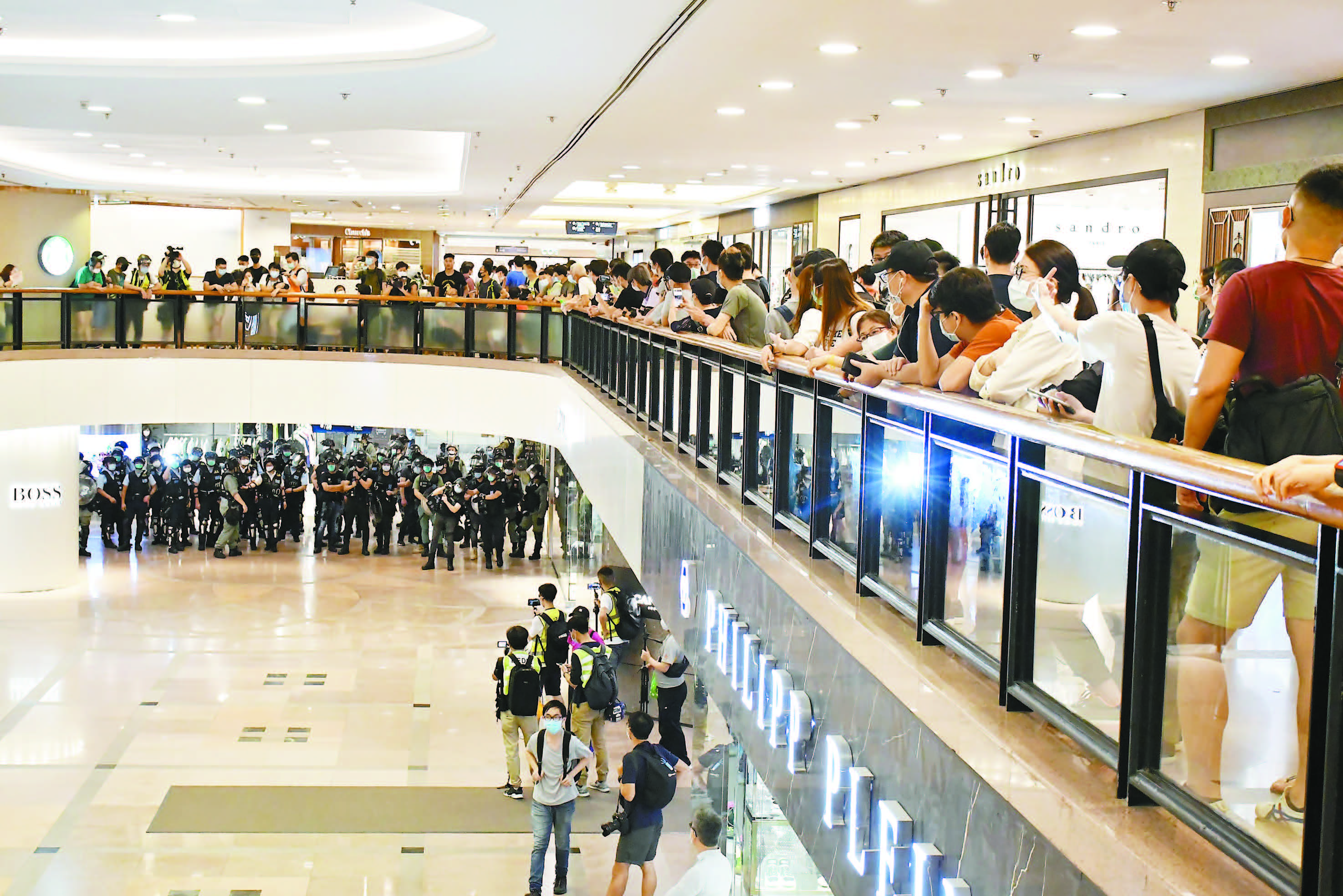 黑衣人母親節聚眾搞事