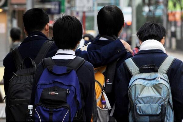 教局不可任由政治入侵校園