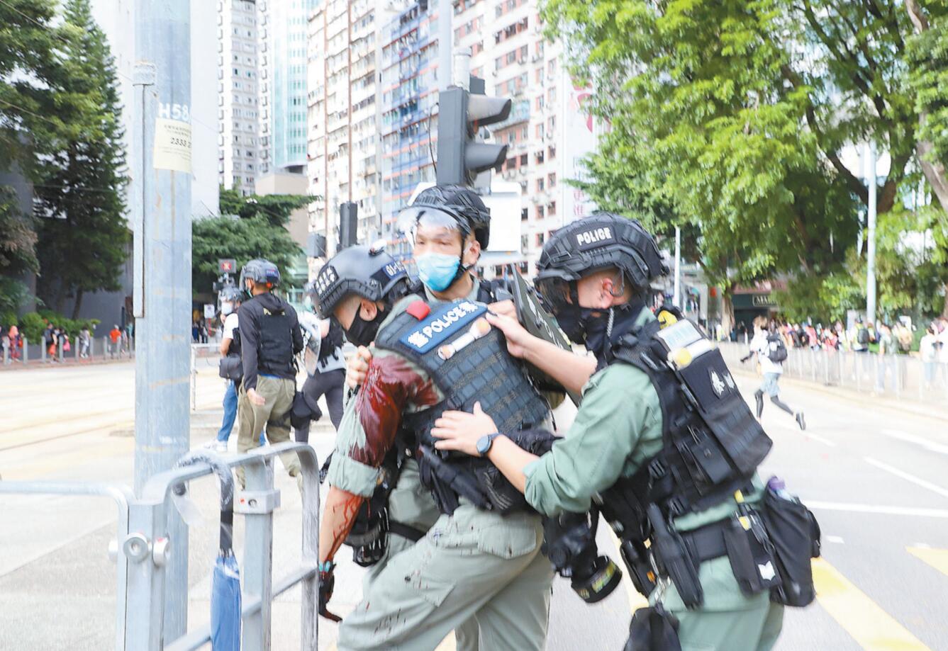 違法遊行再變暴亂警方果斷擒370人 10人涉違香港國安法被捕
