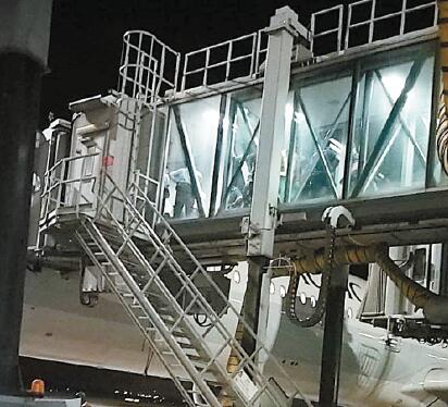 客機起飛前一刻被民航處緊急召回 刺警男漏夜潛逃機上落網