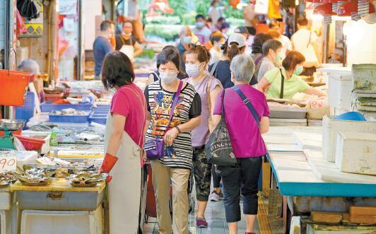 單日新增及本地感染均創新高 強檢延至9 月口罩令今生效