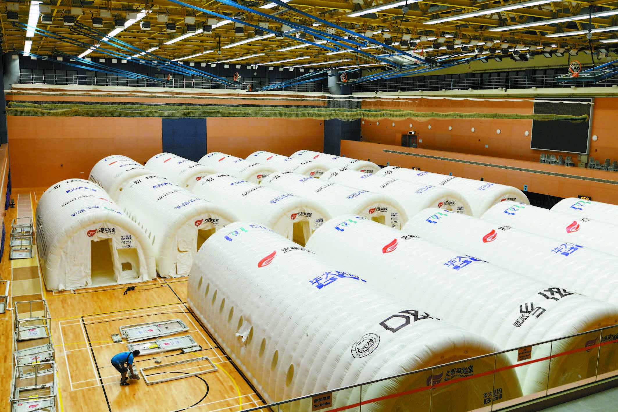 港打工仔痛感逾金融海嘯時  衰退超預期 復蘇看抗疫