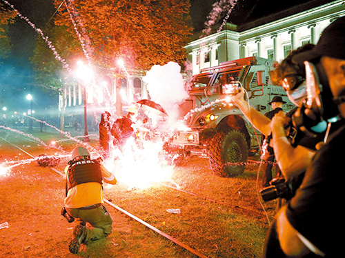 警察槍擊黑人引發持續騷亂 威州進入緊急狀態