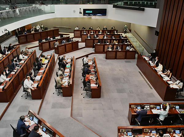 第六屆立會延任後首開會 張建宗籲踴躍檢測遏疫情